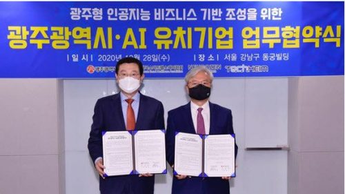 Gwangju City Mayor Lee Yong-seop with Neurozen CEO Kwon Young-hyuk